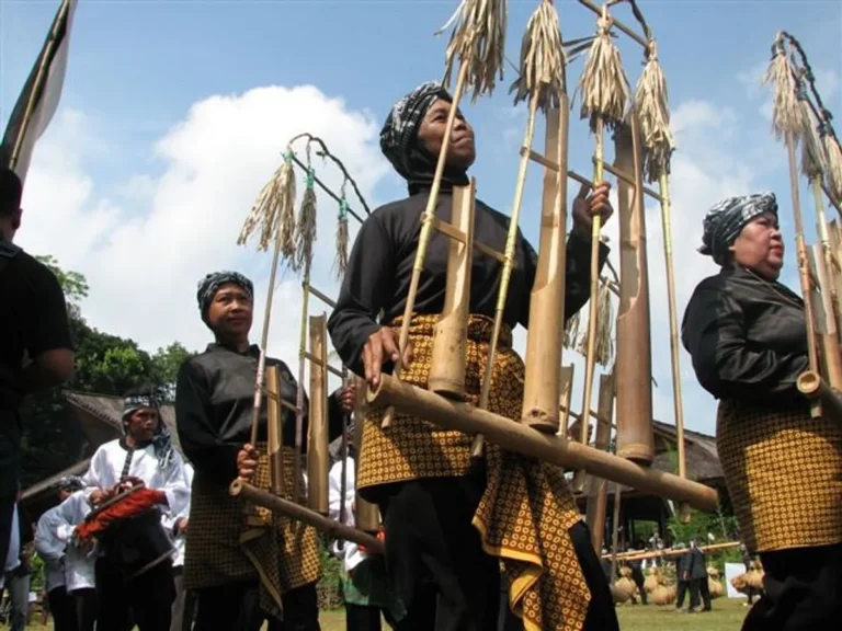 Membuka Horison Baru untuk Keterampilan Tradisional Suku Sunda.