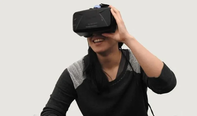 Meretas Dunia Virtual Realitas Virtual dengan Lebih Dalam